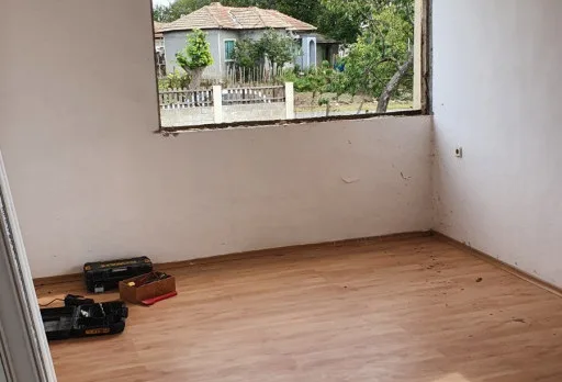 Bau- und Reparaturarbeiten an einem Haus in der Nähe von Dobrich