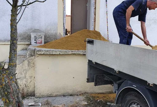 Bau- und Reparaturarbeiten an einem Haus in der Nähe von Dobrich