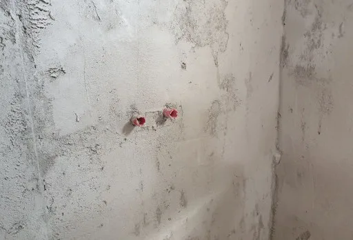 Bau- und Reparaturarbeiten an einem Haus in der Nähe von Dobrich