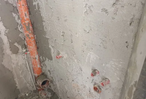 Bau- und Reparaturarbeiten an einem Haus in der Nähe von Dobrich