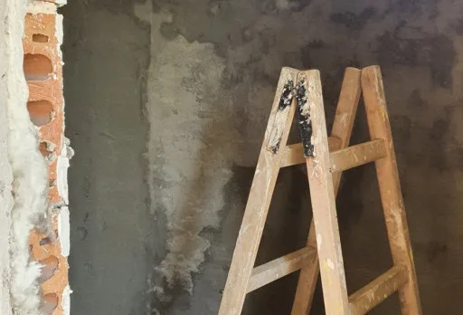 Bau- und Reparaturarbeiten an einem Haus in der Nähe von Dobrich