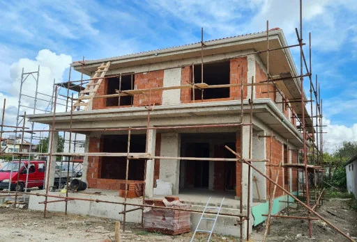 Двуетажна къща с паркомясто – с. Тополи, Варна