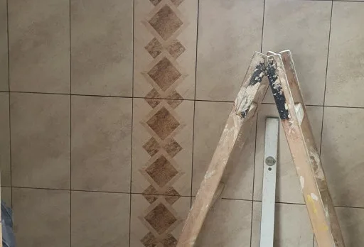 Bau- und Reparaturarbeiten an einem Haus in der Nähe von Dobrich