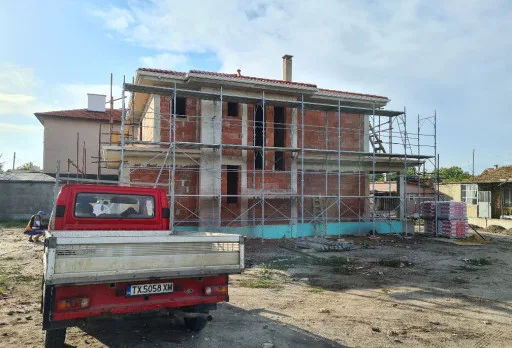 Двуетажна къща с паркомясто – с. Тополи, Варна