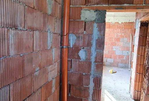 Двуетажна къща с паркомясто – с. Тополи, Варна