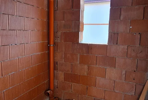 Двуетажна къща с паркомясто – с. Тополи, Варна