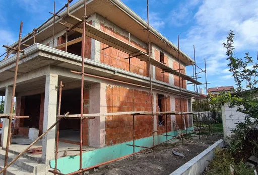 Двуетажна къща с паркомясто – с. Тополи, Варна