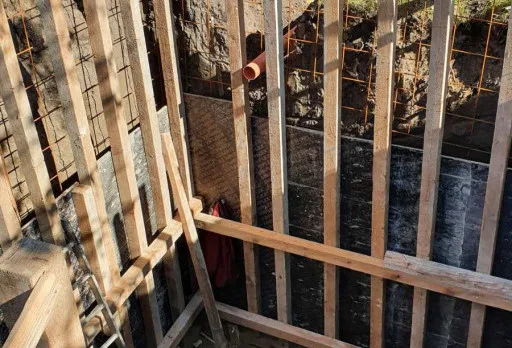 Bau- und Reparaturarbeiten an einem Haus in der Nähe von Dobrich