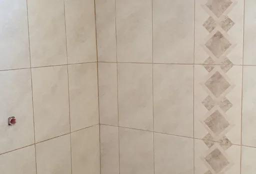Bau- und Reparaturarbeiten an einem Haus in der Nähe von Dobrich
