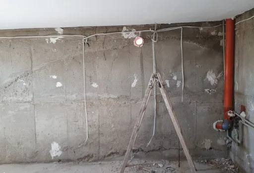 Bau- und Reparaturarbeiten an einem Haus in der Nähe von Dobrich
