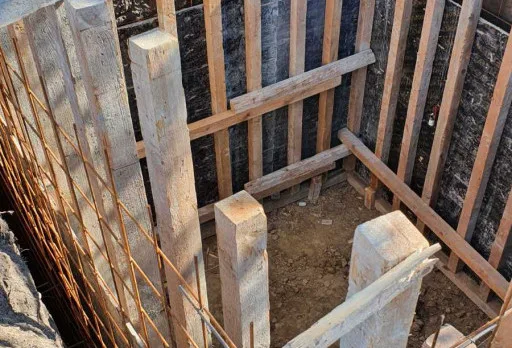 Bau- und Reparaturarbeiten an einem Haus in der Nähe von Dobrich
