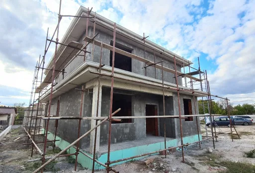 Двуетажна къща с паркомясто – с. Тополи, Варна