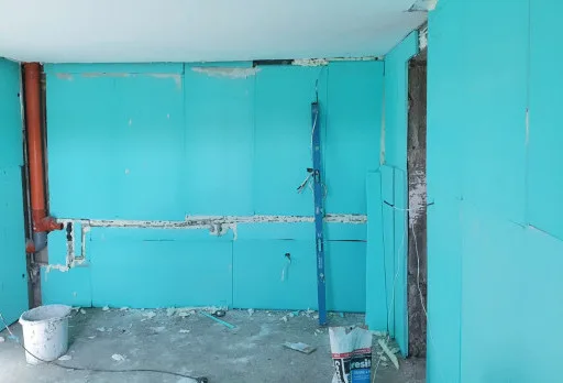Bau- und Reparaturarbeiten an einem Haus in der Nähe von Dobrich
