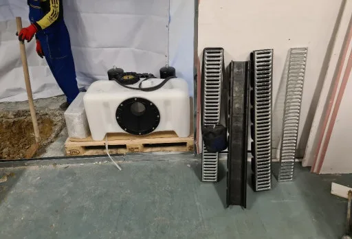 Изграждане на тоалетни в печатница във Варна