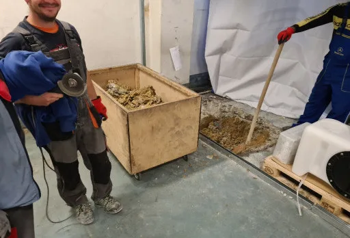 Изграждане на тоалетни в печатница във Варна