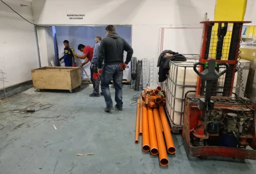 Изграждане на тоалетни в печатница във Варна