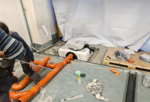 Изграждане на тоалетни в печатница във Варна