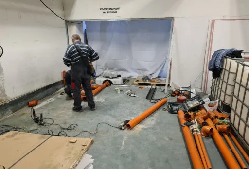 Изграждане на тоалетни в печатница във Варна