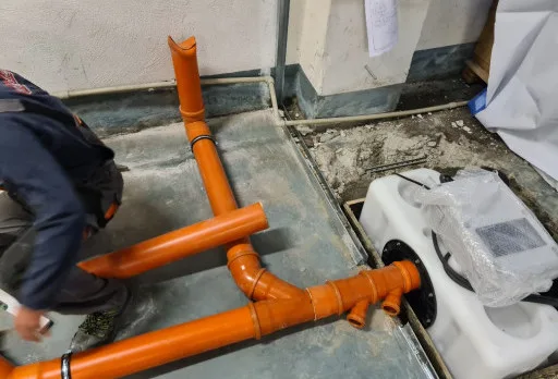 Изграждане на тоалетни в печатница във Варна