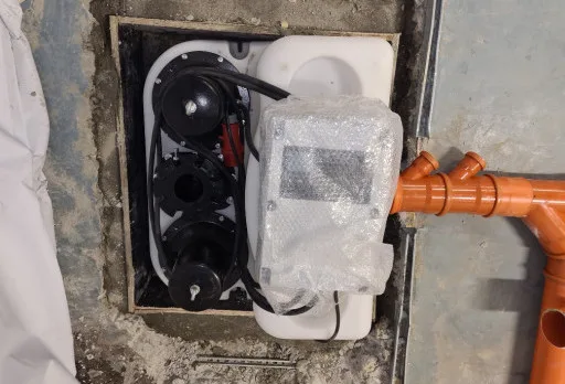 Изграждане на тоалетни в печатница във Варна