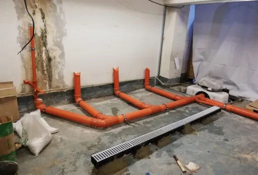 Изграждане на тоалетни в печатница във Варна