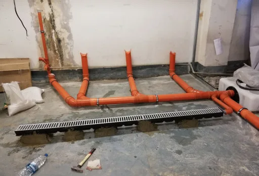 Изграждане на тоалетни в печатница във Варна