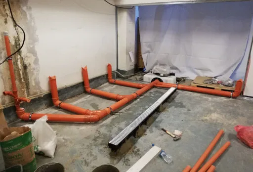 Изграждане на тоалетни в печатница във Варна