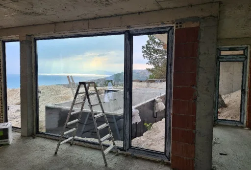 Модерна вила с плосък покрив в Балчик