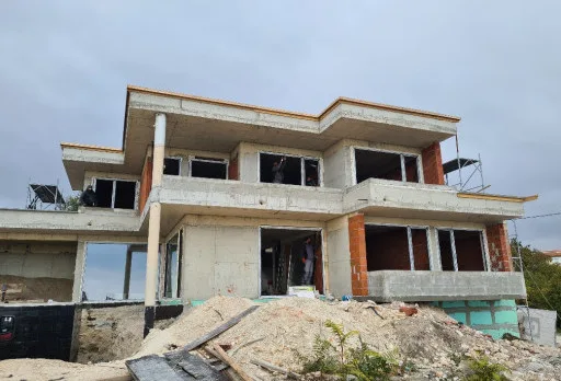 Модерна вила с плосък покрив в Балчик