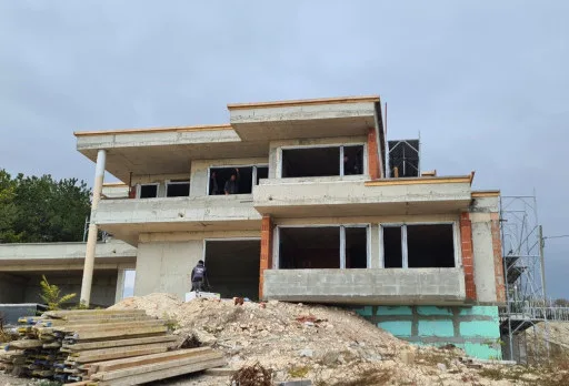 Модерна вила с плосък покрив в Балчик