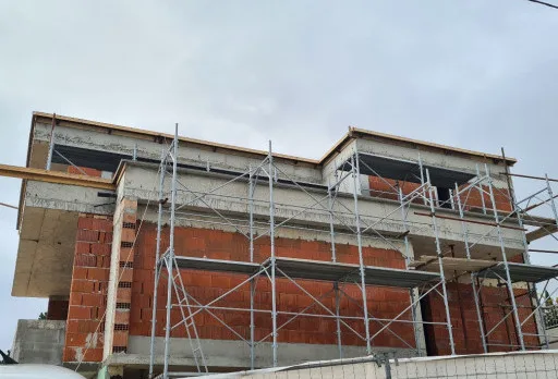 Модерна вила с плосък покрив в Балчик