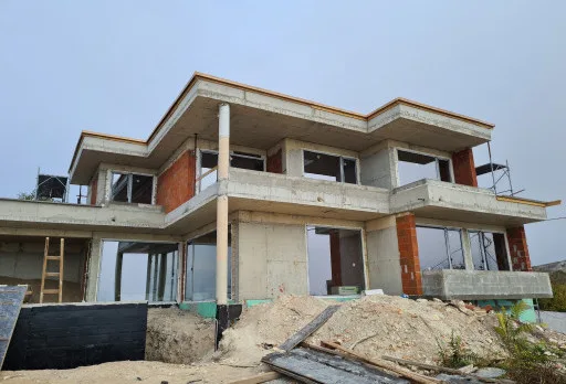 Модерна вила с плосък покрив в Балчик