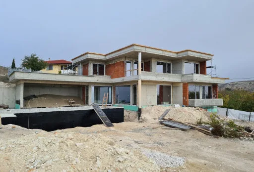 Модерна вила с плосък покрив в Балчик