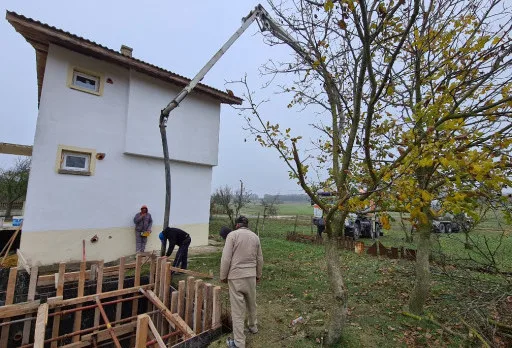 Bau- und Reparaturarbeiten an einem Haus in der Nähe von Dobrich