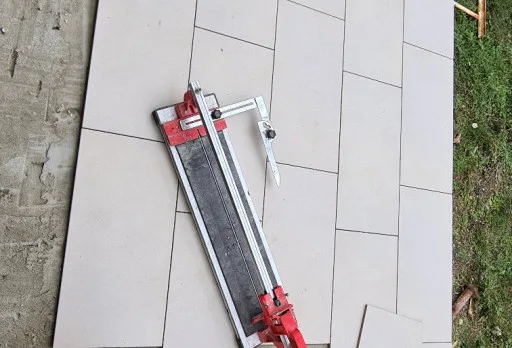 Bau- und Reparaturarbeiten an einem Haus in der Nähe von Dobrich