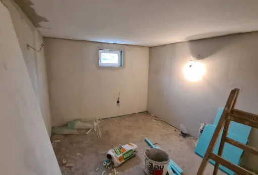 Bau- und Reparaturarbeiten an einem Haus in der Nähe von Dobrich