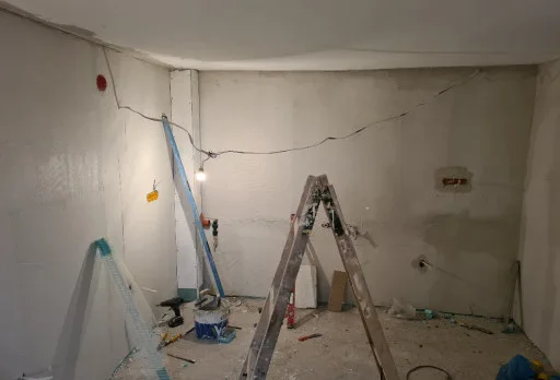 Bau- und Reparaturarbeiten an einem Haus in der Nähe von Dobrich