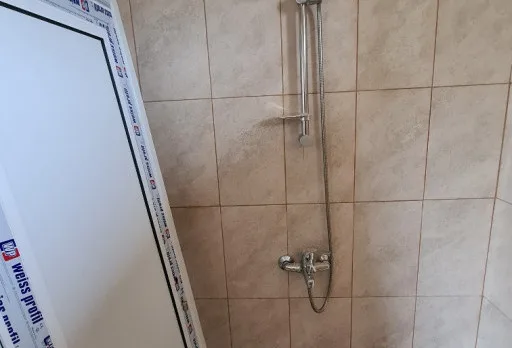 Bau- und Reparaturarbeiten an einem Haus in der Nähe von Dobrich