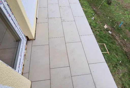 Bau- und Reparaturarbeiten an einem Haus in der Nähe von Dobrich