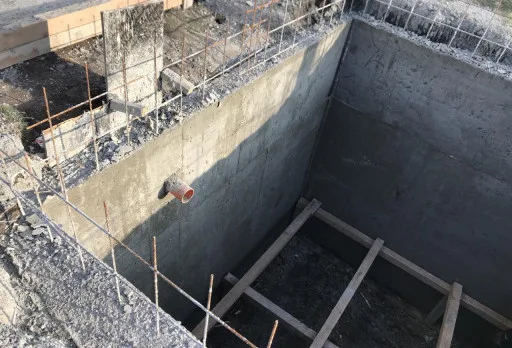 Bau- und Reparaturarbeiten an einem Haus in der Nähe von Dobrich