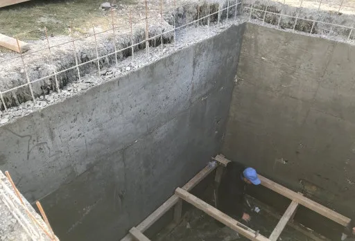 Bau- und Reparaturarbeiten an einem Haus in der Nähe von Dobrich