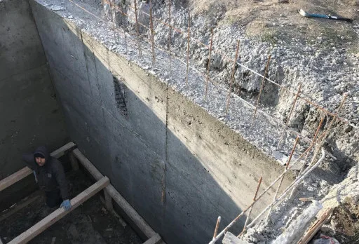 Bau- und Reparaturarbeiten an einem Haus in der Nähe von Dobrich