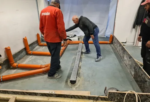 Изграждане на тоалетни в печатница във Варна