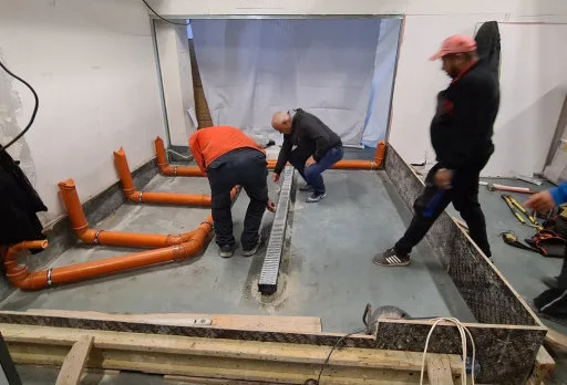 Изграждане на тоалетни в печатница във Варна