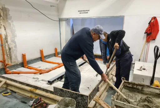 Изграждане на тоалетни в печатница във Варна