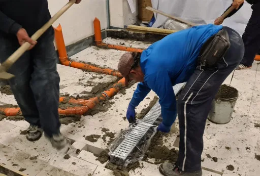 Изграждане на тоалетни в печатница във Варна