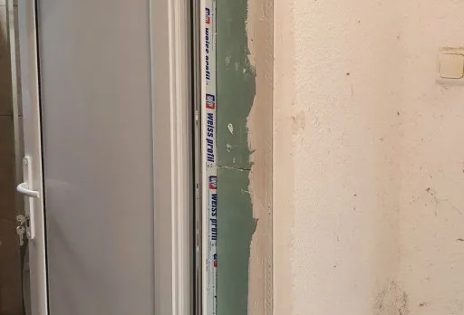 Bau- und Reparaturarbeiten an einem Haus in der Nähe von Dobrich
