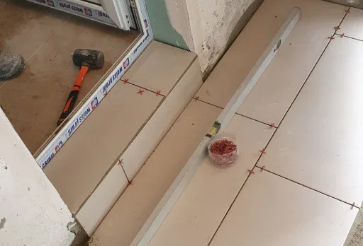 Bau- und Reparaturarbeiten an einem Haus in der Nähe von Dobrich