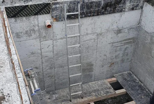 Bau- und Reparaturarbeiten an einem Haus in der Nähe von Dobrich