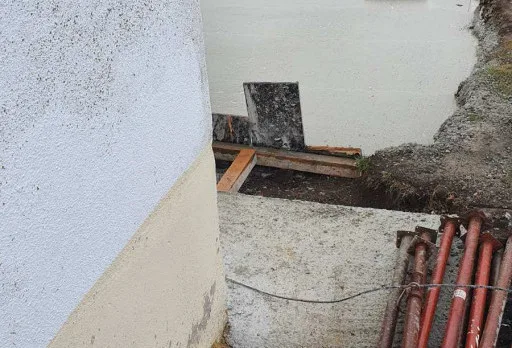 Bau- und Reparaturarbeiten an einem Haus in der Nähe von Dobrich